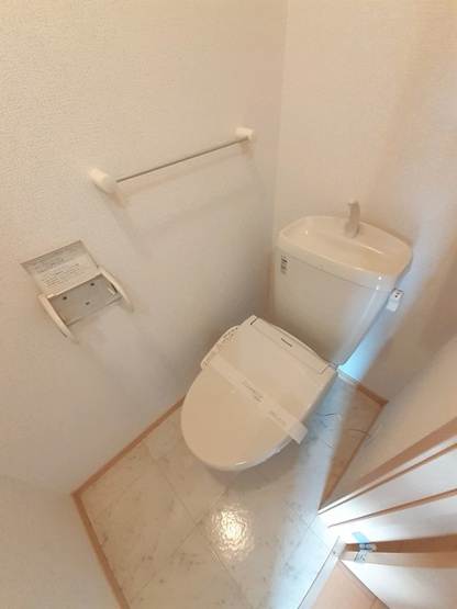 【トイレ】 | グリーンウッドⅢ | 温水洗浄便座付き