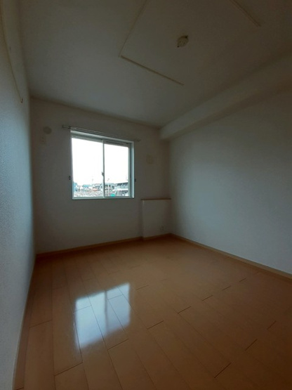 【寝室】 | グリーンウッドⅢ | 落ち着いた色調の寝室です