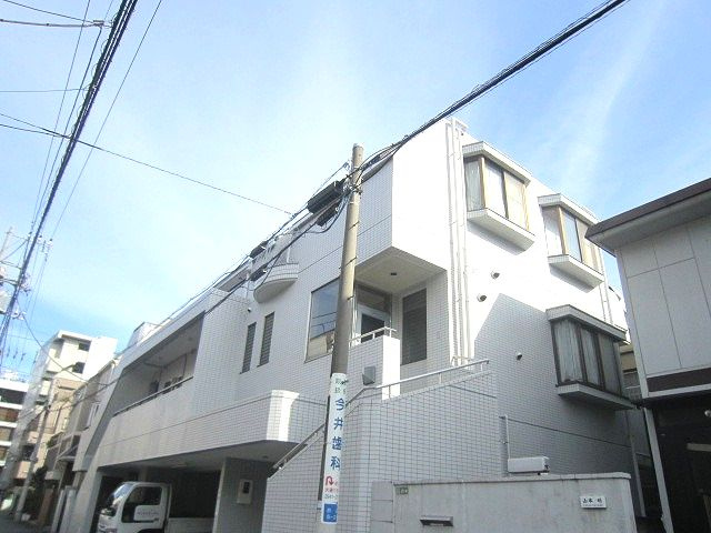 アーバンフラッツ白山の外観