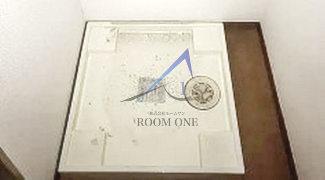 クレール松が谷の設備|洗濯機置き場です。