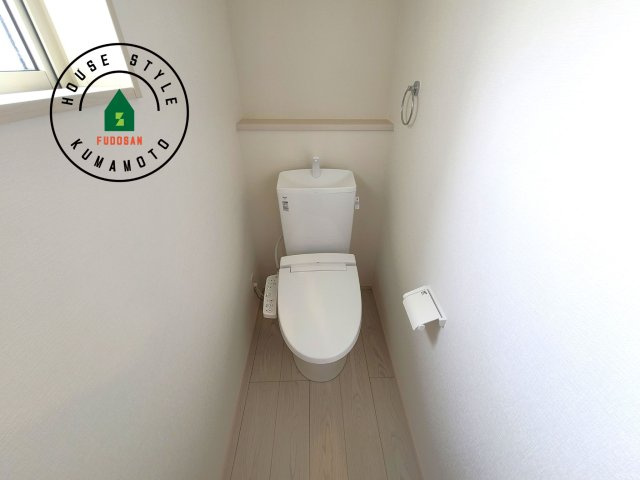 熊本市南区富合町南田尻第2₋2棟(2号棟)の内観：施工例|温水洗浄便座を完備しております。2ヶ所にトイレがあるのは朝の慌ただしい時間も安心です。