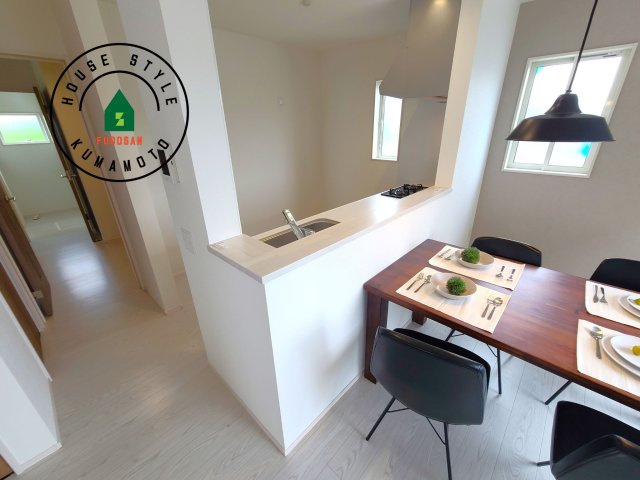 熊本市南区富合町南田尻第2₋2棟(2号棟)の内観：施工例|キッチンから立ち込める香りが今日の料理を期待させます。