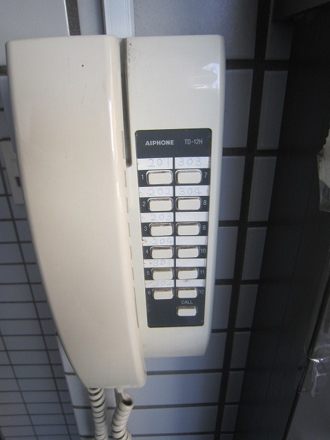 アーバンフラッツ白山のエントランス