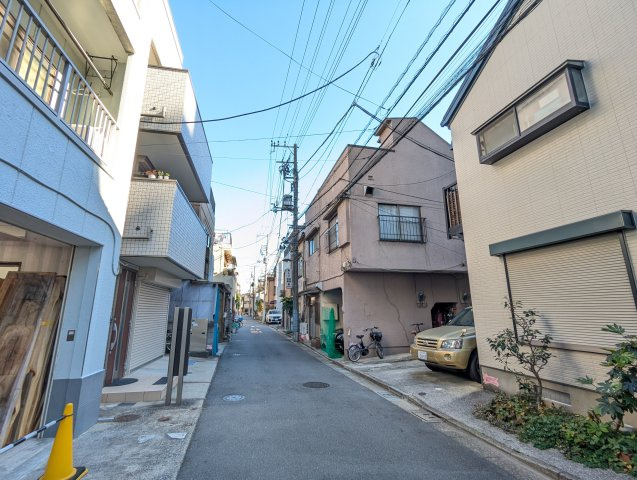 江東区亀戸３丁目の戸建の前面道路含む現地写真