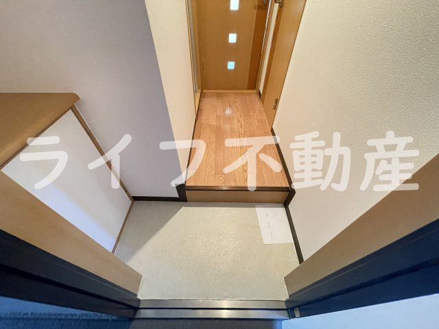 SENTIA八戸ノ里（八戸ノ里賃貸）の玄関|収納もある玄関です