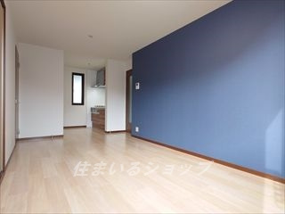 広島市安佐北区安佐町大字飯室のアパートの居間・リビング