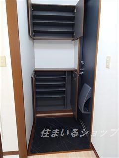 広島市安佐北区安佐町大字飯室のアパートの玄関