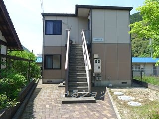 広島市安佐北区安佐町大字飯室のアパートの外観