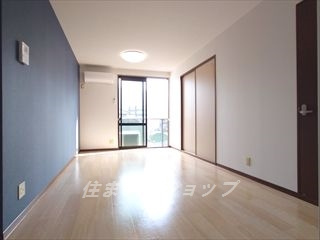 広島市安佐北区安佐町大字飯室のアパートの居間・リビング|エアコン付き