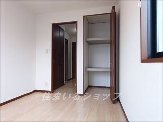 広島市安佐北区安佐町大字飯室のアパートの寝室