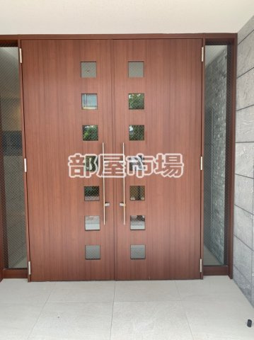 Chez KOTOBUKI（シェ・コトブキ）のエントランス