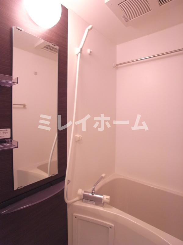 リブリ・インフロントの浴室