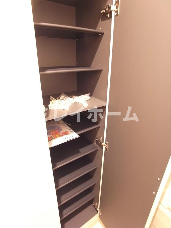 リブリ・インフロントの玄関