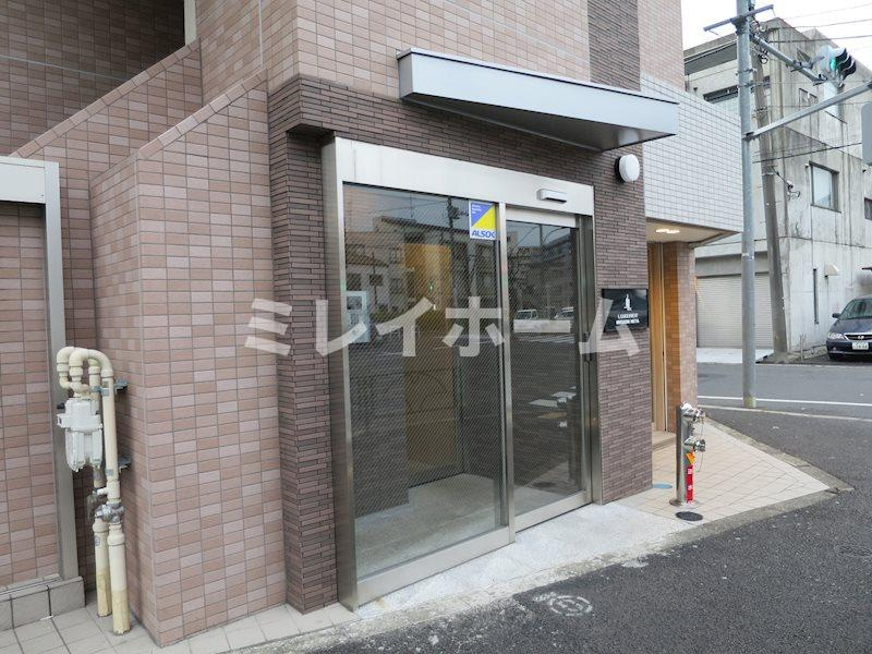 ルクシェール武蔵新田のエントランス