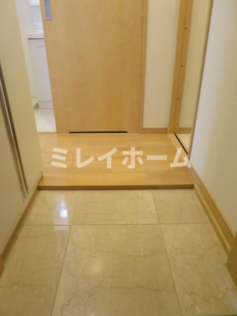 ルクシェール武蔵新田の玄関