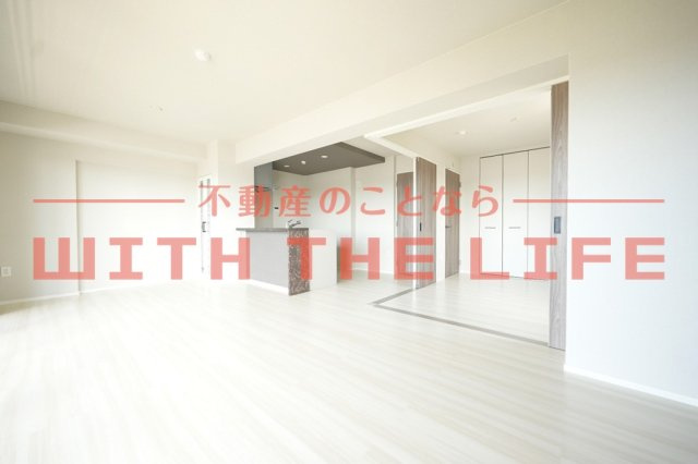 アインス鳥飼【キャッシュバック対象】の居間・リビング|ゆったり過ごせるリビングです