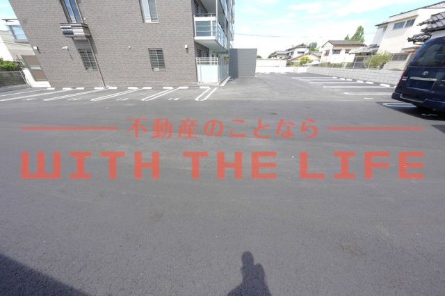 アインス鳥飼【キャッシュバック対象】の駐車場|駐車スペースもあります