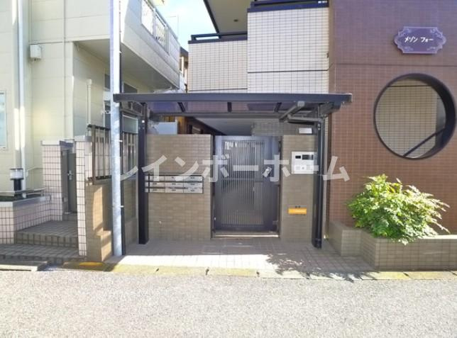 メゾンフォーのエントランス