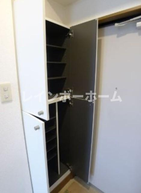 メゾンフォーの玄関