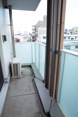 【バルコニー】 | プレジール弁天 | バルコニーが広いのも嬉しいポイント☆