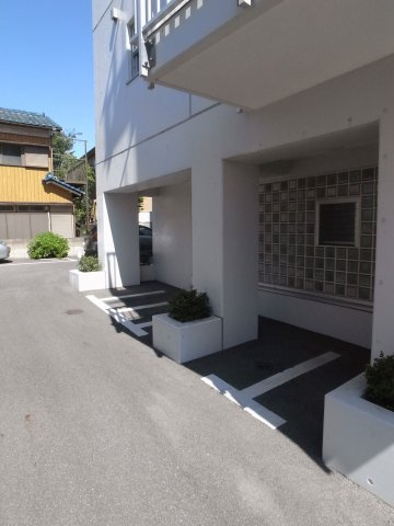 【駐車場】 | プレジール弁天 | 駐車場、空き状況はスタッフまで確認下さい。