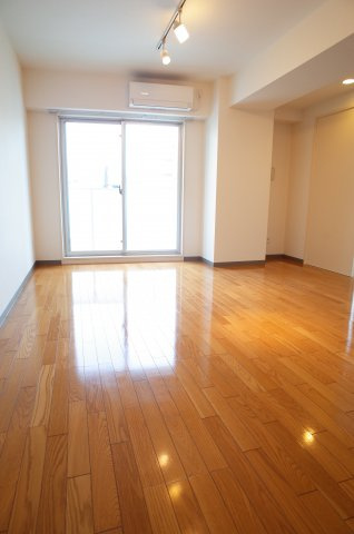 【居間・リビング】 | プレジール弁天 | 広々すごせる2LDK☆