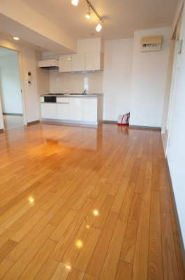 【居間・リビング】 | プレジール弁天 | キレイさも兼ね備えたお部屋です！