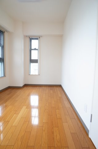 【子供部屋】 | プレジール弁天 | 各部屋にしっかり窓があるので明るい！