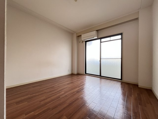 北野商事ビルの洋室