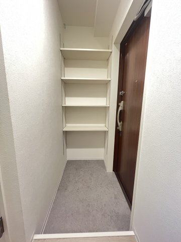 メゾン上小阪の玄関