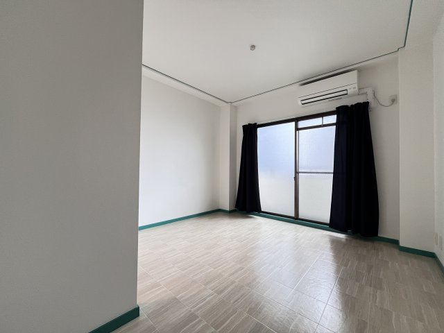 北野商事ビルの洋室