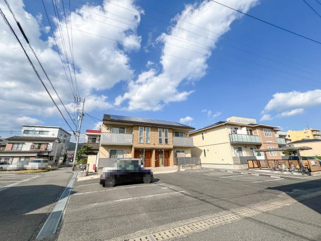 カルテットの駐車場