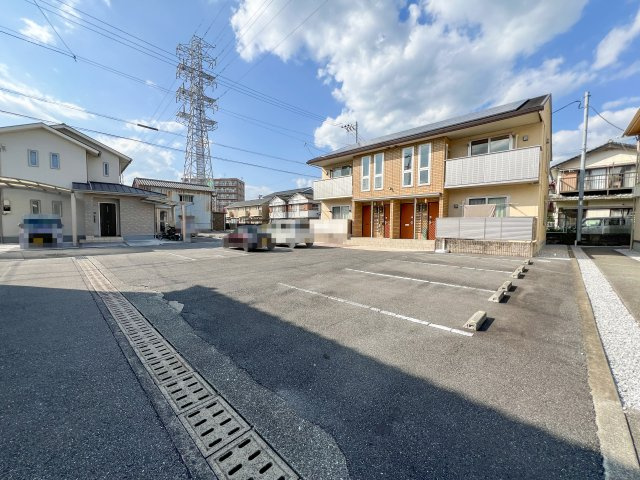 カルテットの駐車場