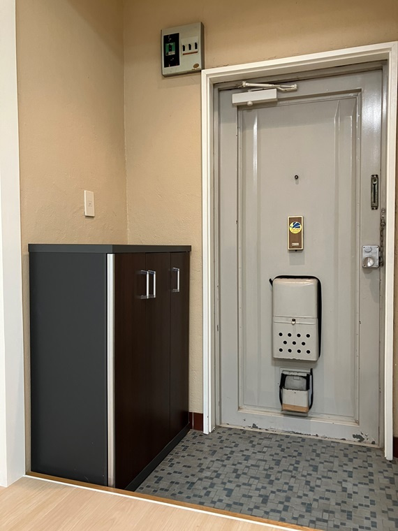 武蔵野サンハイツの玄関