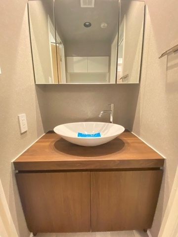 新品家具付きマンション神田多町2(KaGood東京)の独立洗面台