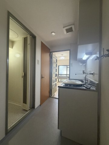 【玄関】 | SHRIKE2（シュライク２） | 写真はリフォーム工事中の状態です（2025年12月30日撮影）