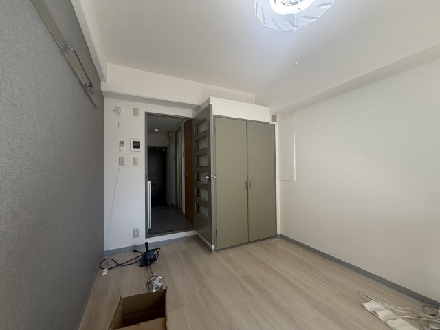 【洋室】 | SHRIKE2（シュライク２） | 写真はリフォーム工事中の状態です（2025年12月30日撮影）