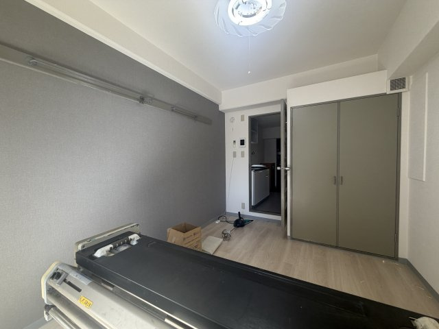 【洋室】 | SHRIKE2（シュライク２） | 写真はリフォーム工事中の状態です（2025年12月30日撮影）