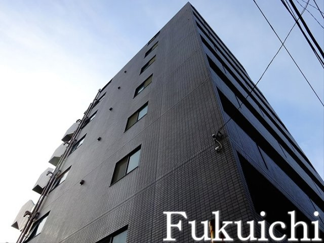 ルーブル学芸大学参番館の外観