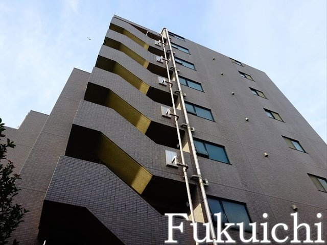 ルーブル学芸大学参番館の外観