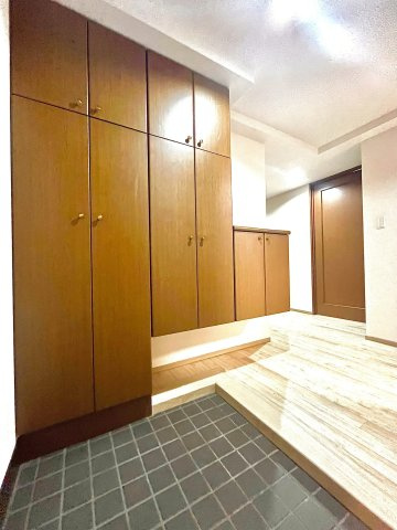 パークハイム旭ヶ丘の玄関|大容量のシューズボックス完備！