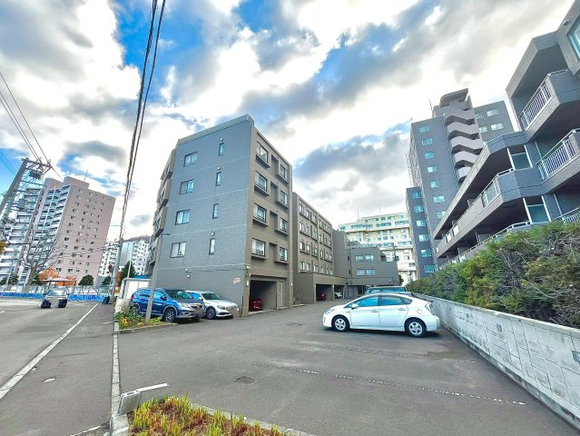 パークハイム旭ヶ丘の駐車場|敷地内駐車場複数台空き有り◎