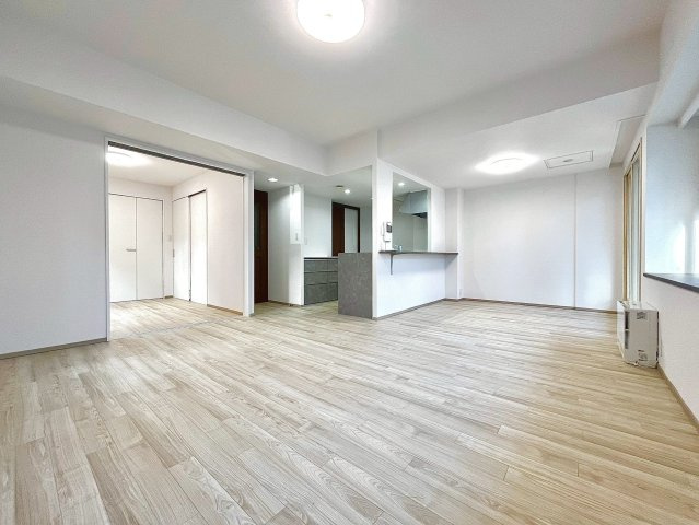 パークハイム旭ヶ丘の居間・リビング|南向きで陽当たり良好なリビング！