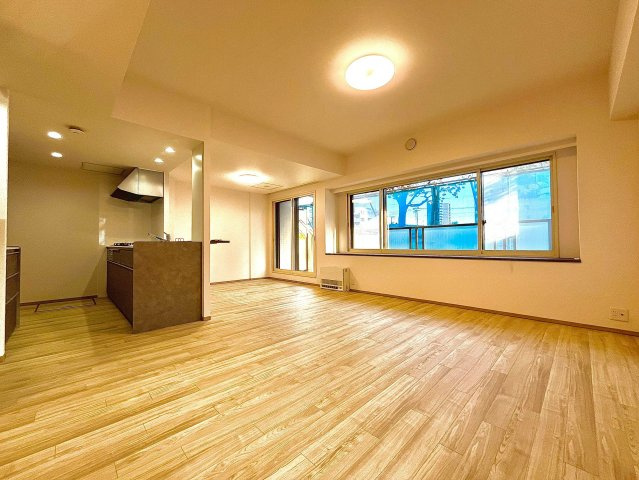 パークハイム旭ヶ丘の居間・リビング|リビング別角度！キッチン・給湯・暖房は都市ガスで経済的！