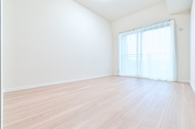 【洋室】 | 藤和シティコープ和白 | 5.8帖の洋室。全部屋バルコニーに面しているのは角部屋の特権です