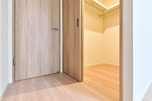 【収納】 | 藤和シティコープ和白 | ウォークインクローゼット。季節物の洋服や、普段使いの鞄を収納したり多様な使い方ができます