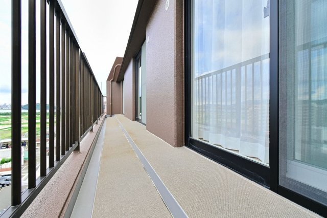 【バルコニー】 | 藤和シティコープ和白 | 南向きのバルコニーは陽当り良好で、たっぷりのお洗濯物もよく乾きます