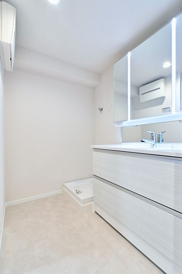 【独立洗面台】 | 藤和シティコープ和白 | 朝の身支度に便利なゆとりある三面鏡付きの洗面台です