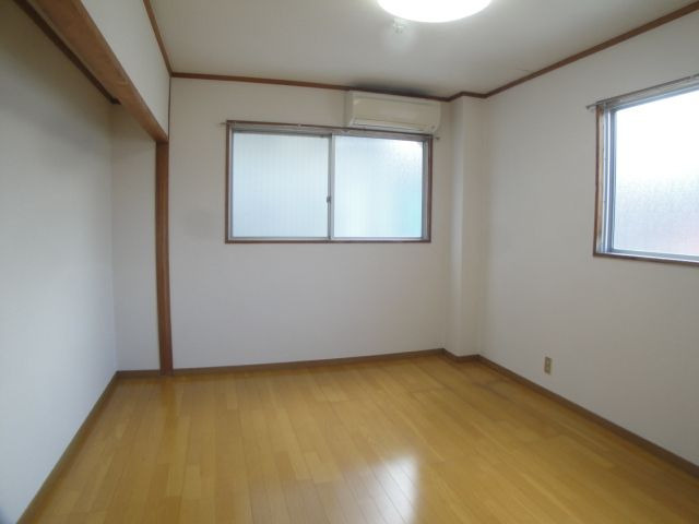 高木ビルの居間・リビング