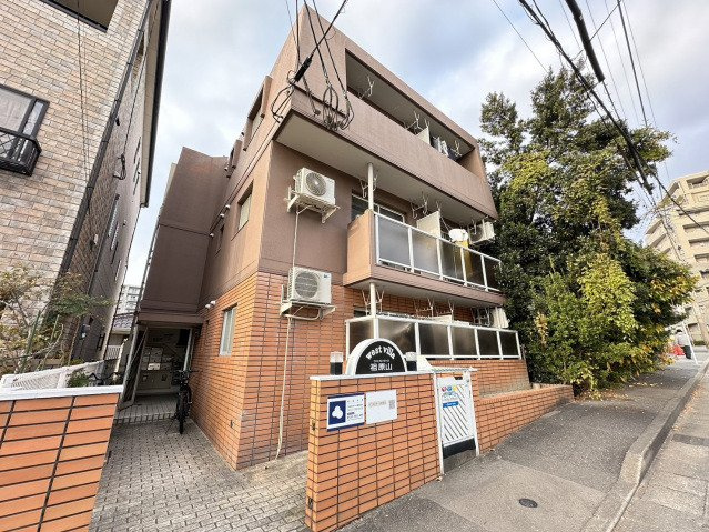 ウエストヴィラ祖原山の外観